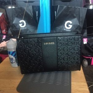 Guess makeup bag NWT